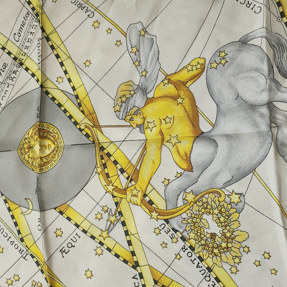 Versace silk scarf - Picture 5 of 6